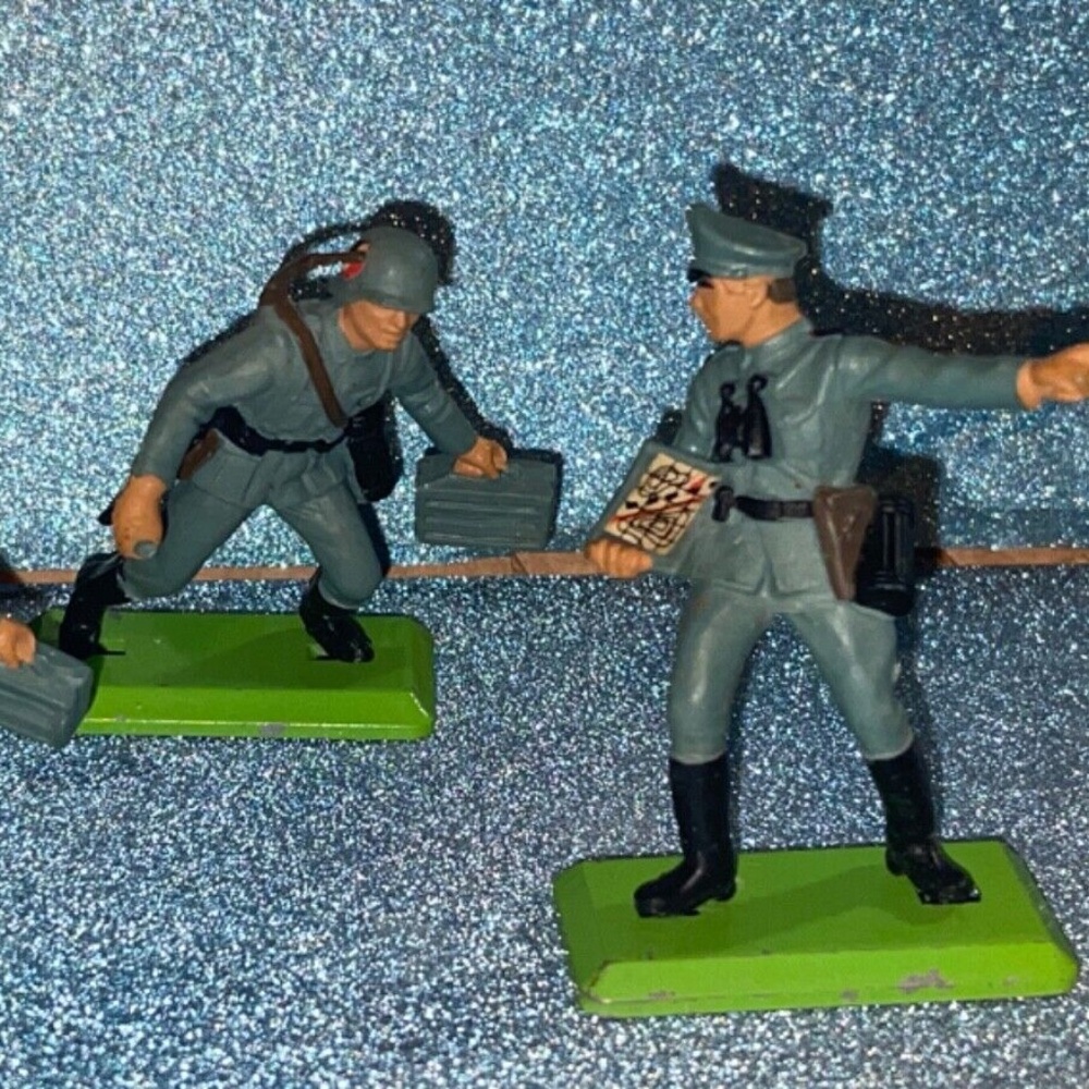Britains Deetail German Officer & Soldiers